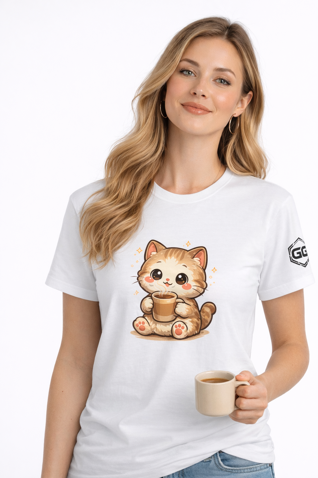 model:0:f | Katze & Kaffee – Lustiges Katzen T-Shirt – Modelfoto in Weiß – Frau
