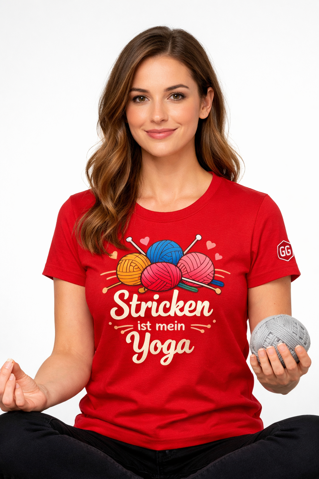 model:10:f | Stricken ist mein Yoga T-Shirt – Modelfoto in Rot – Frau