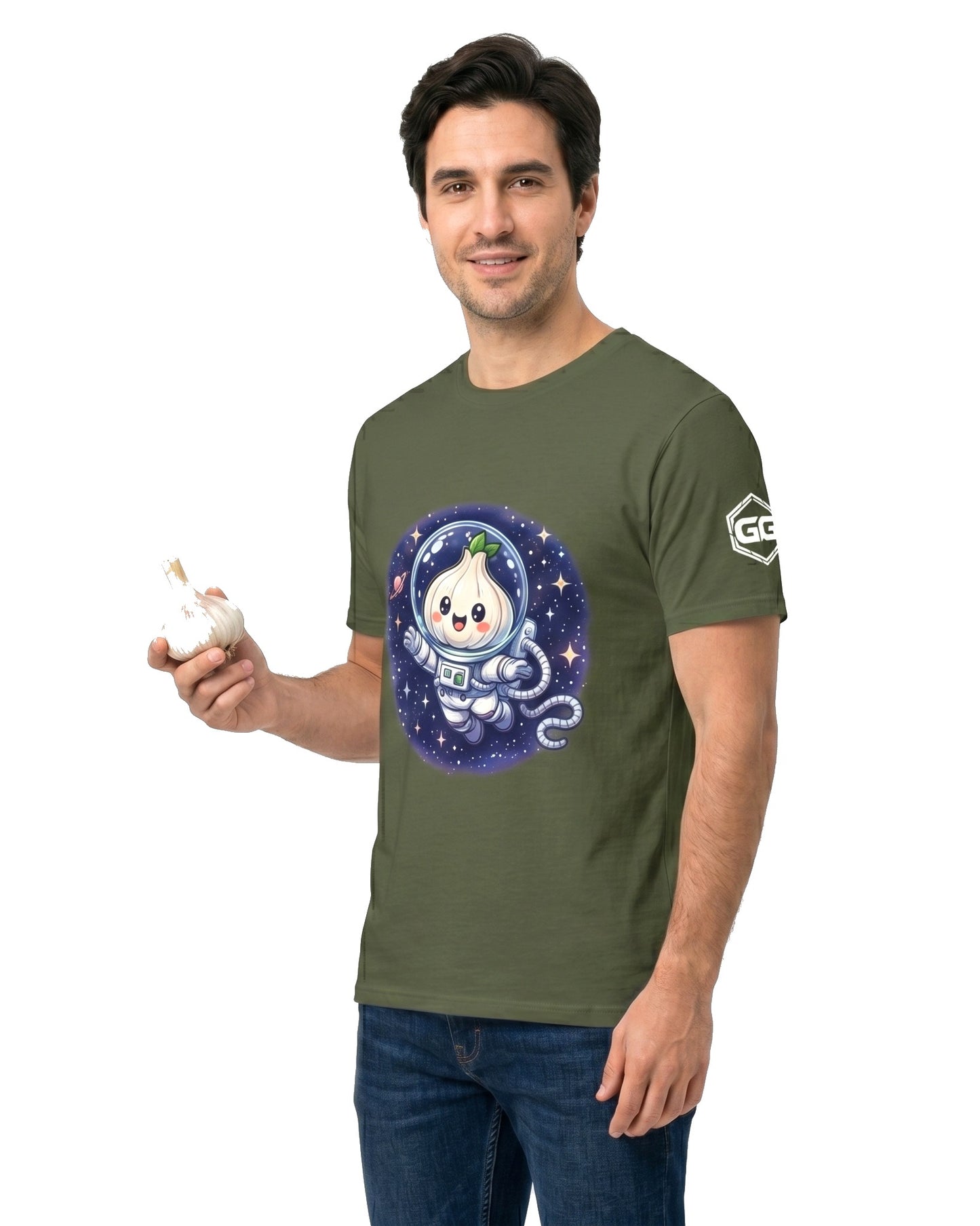 model:5:m | Knoblauch Astronaut T-Shirt – Modellfoto in Militärgrün – Mann