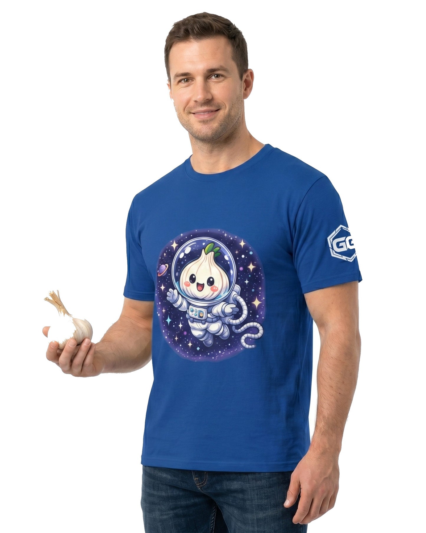 model:8:m | Knoblauch Astronaut T-Shirt – Modellfoto in Königsblau – Mann