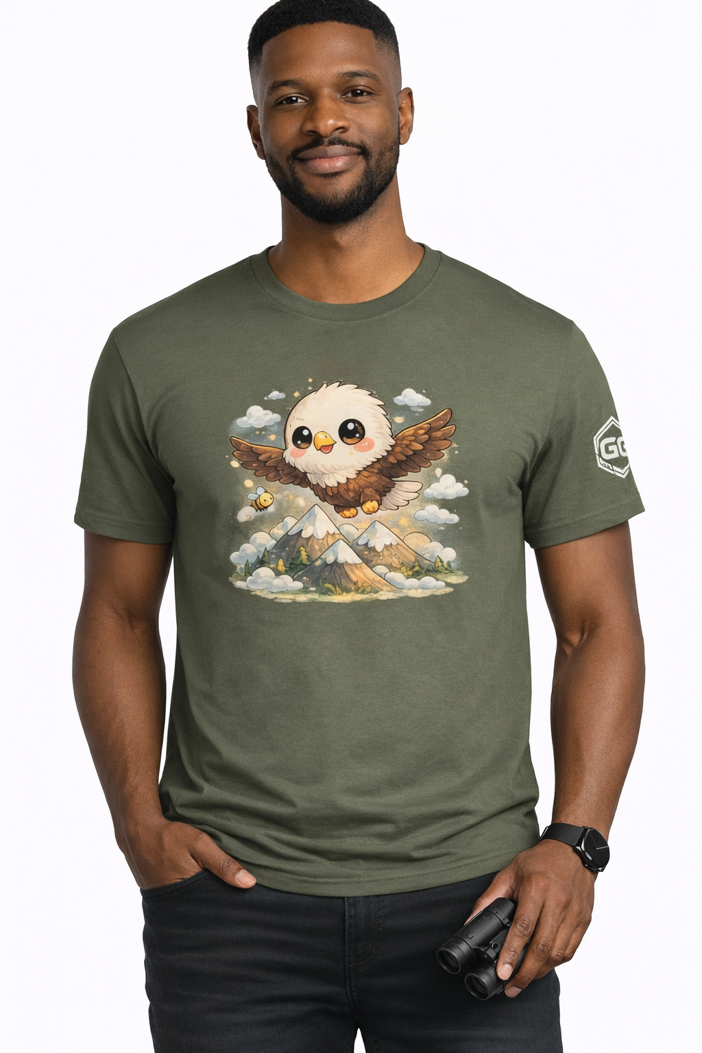 model:5:m | Eagle on the Mountain T-Shirt – Modelfoto in Militärgrün – Mann