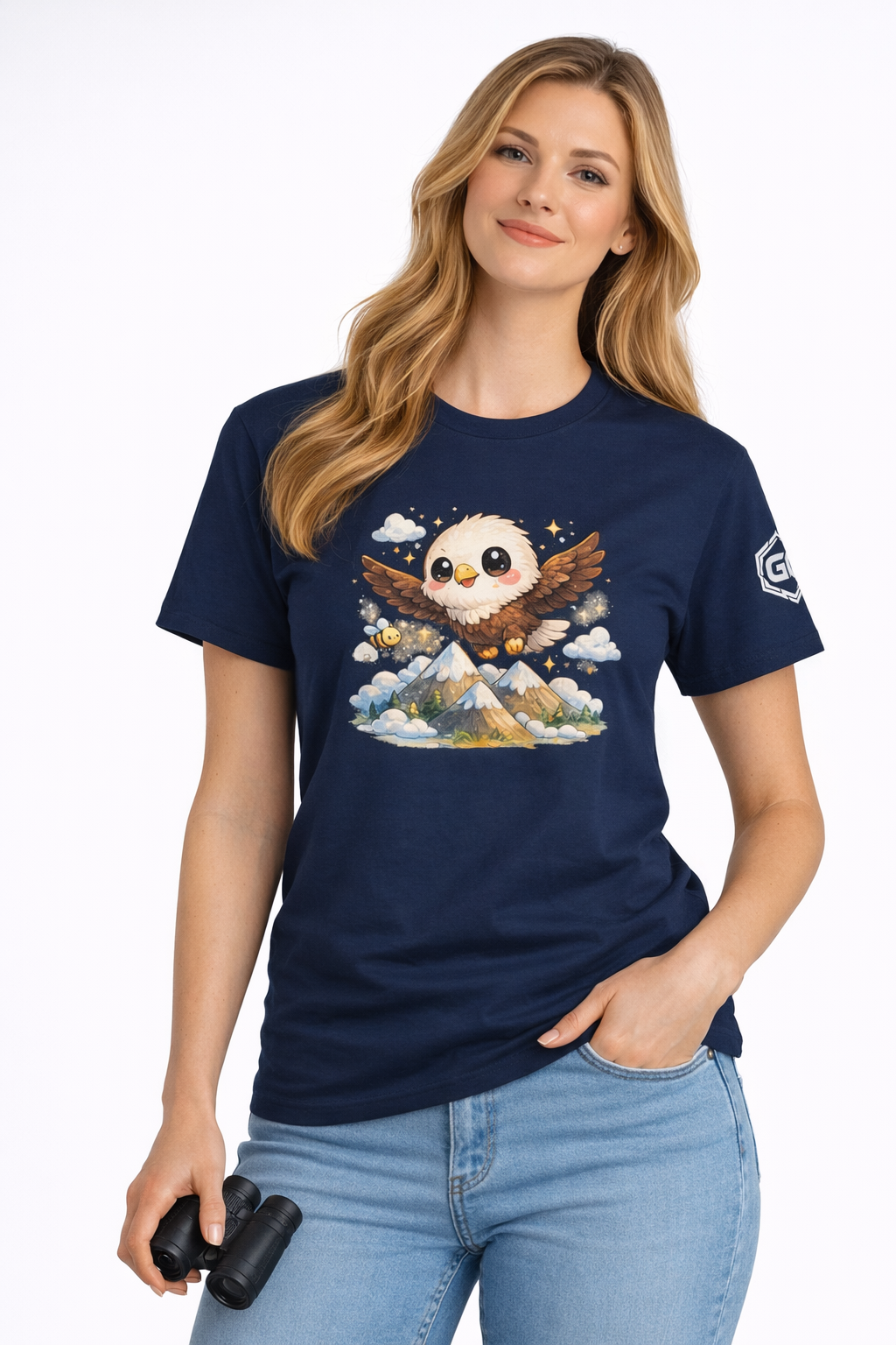 model:9:f | Eagle on the Mountain T-Shirt – Modelfoto in Navy – Frau