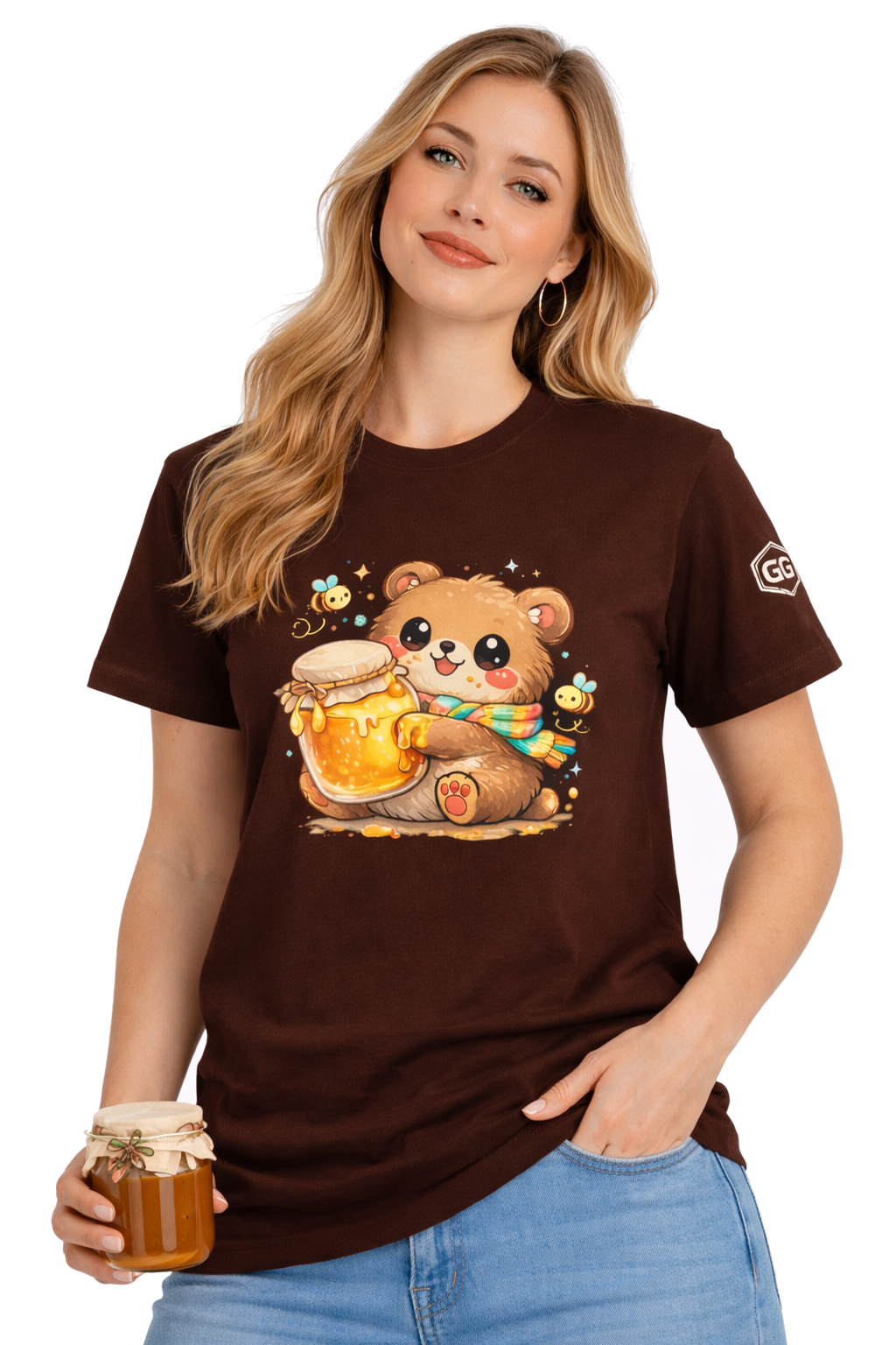 model:3:f | Bear & Honey T-Shirt – Modelfoto in Dunkelbraun – Frau