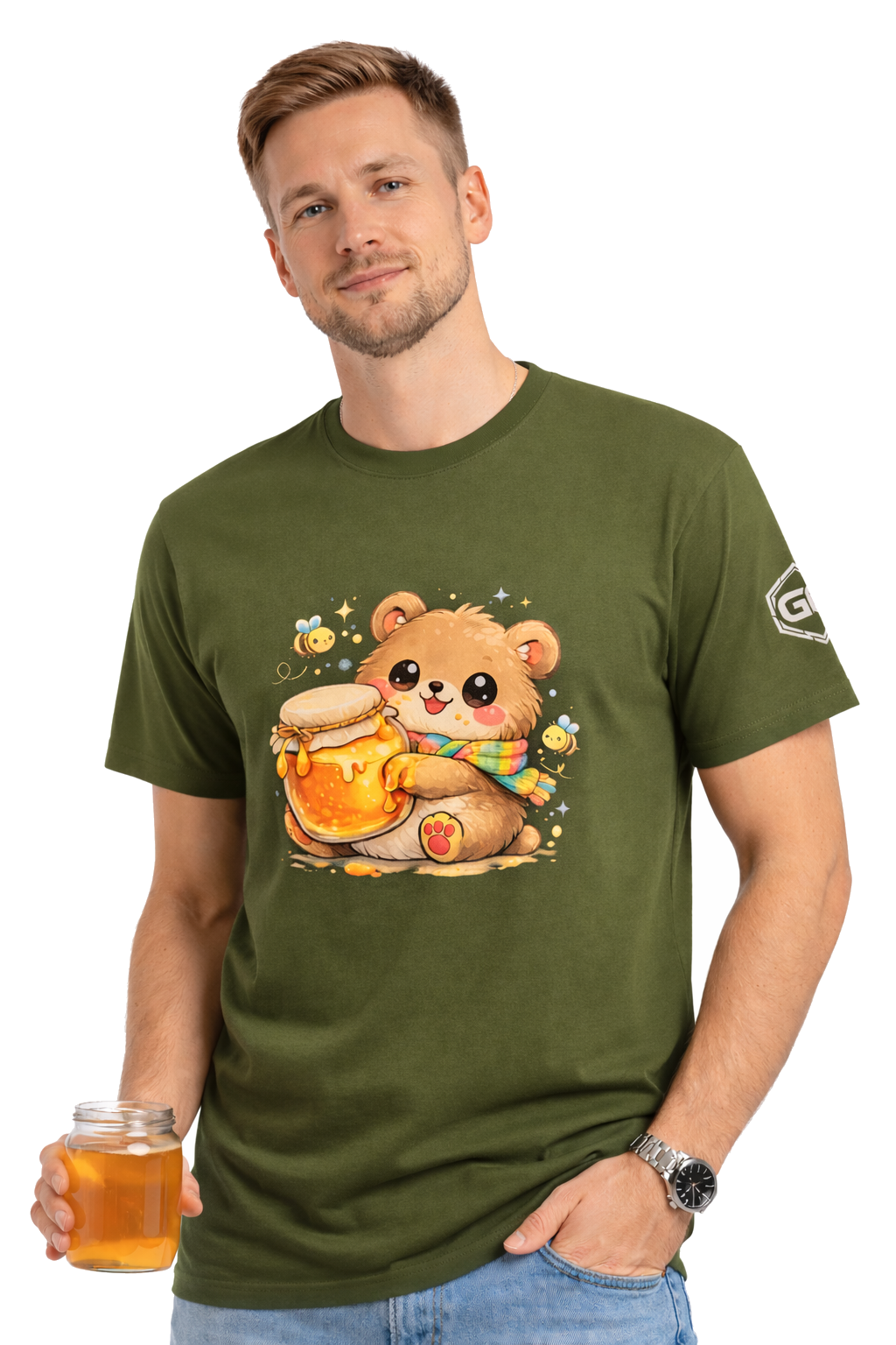 model:5:m | Bear & Honey T-Shirt – Modelfoto in Militärgrün – Mann