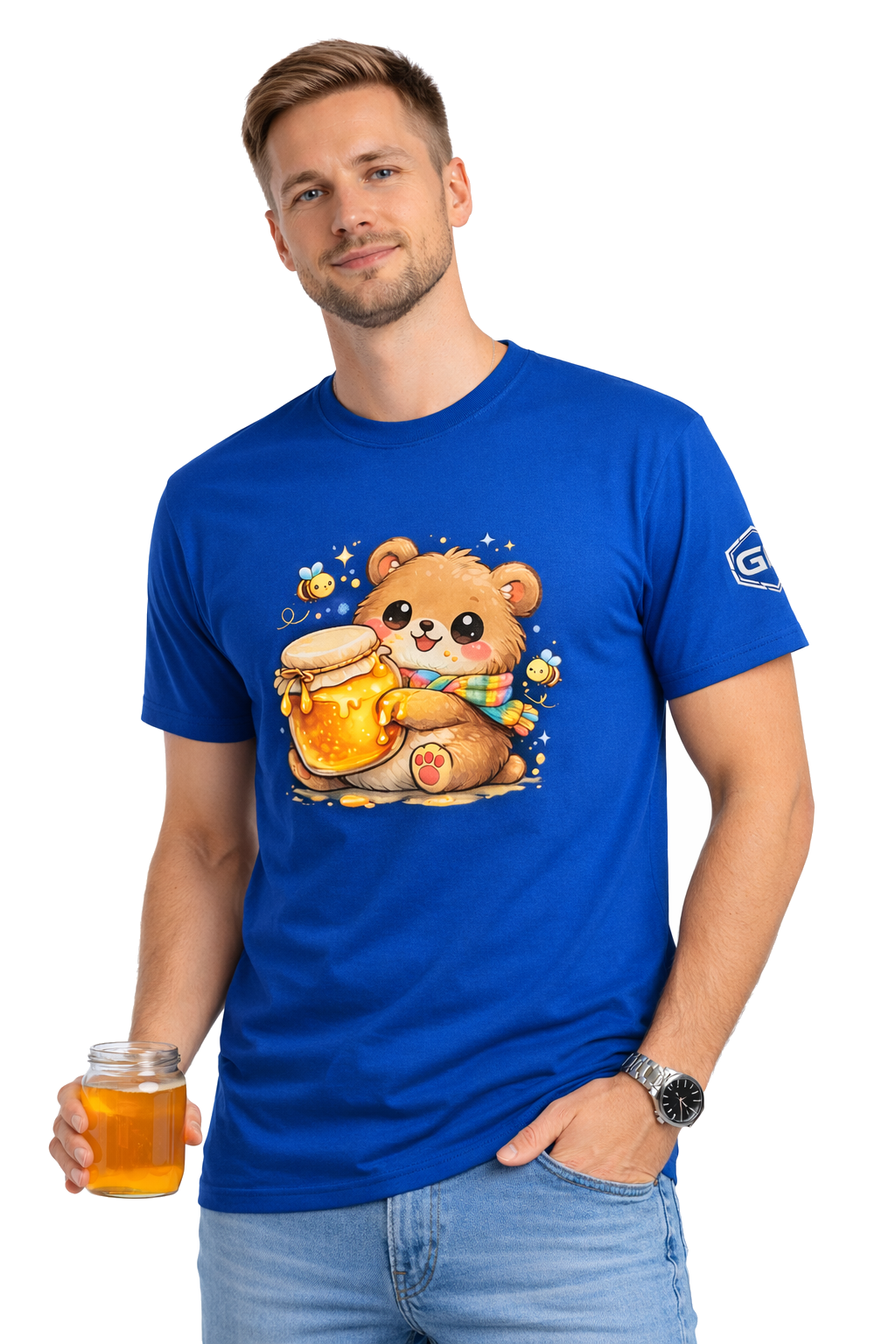 model:8:m | Bear & Honey T-Shirt – Modelfoto in Royalblau – Mann