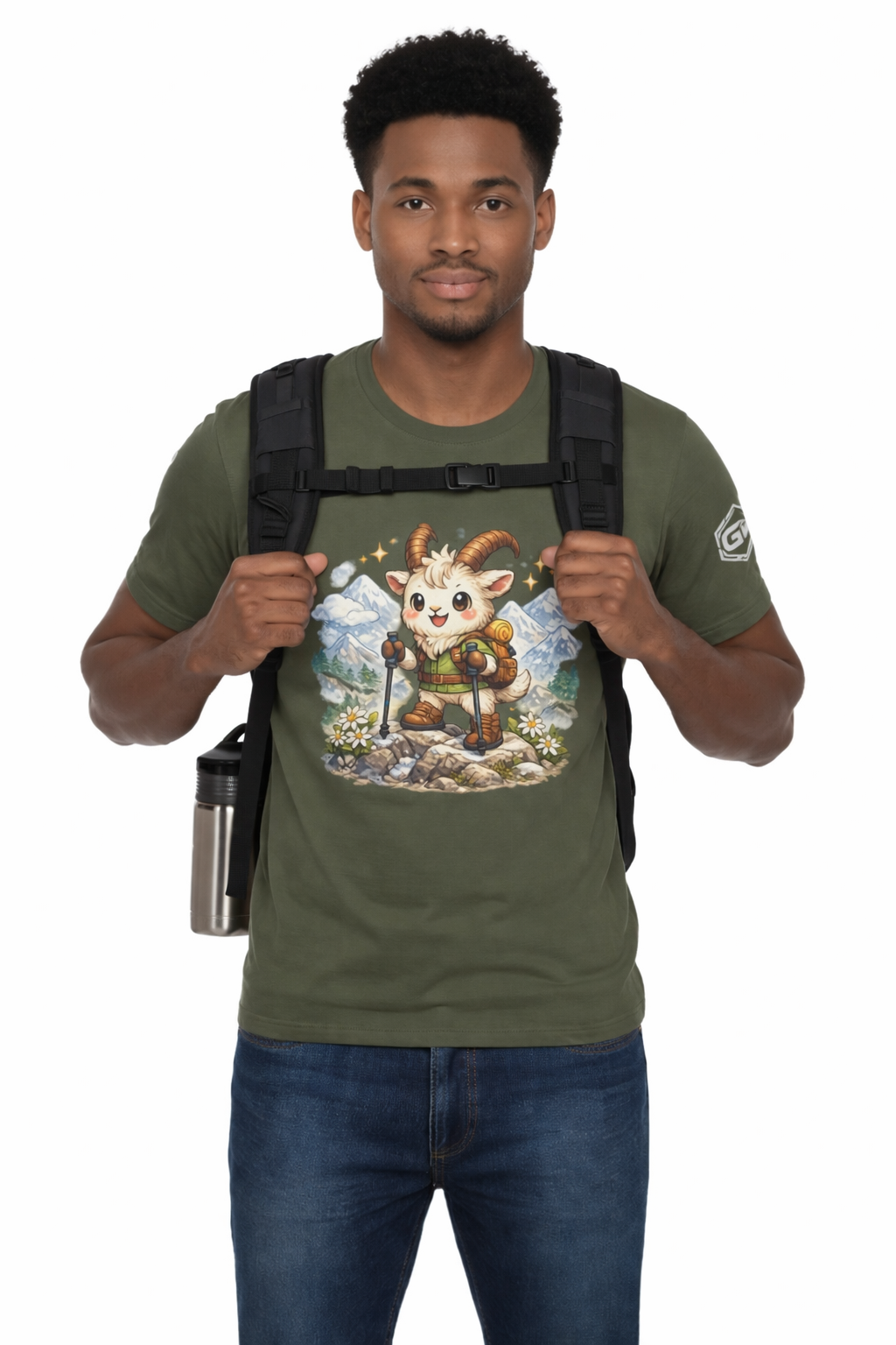 model:5:m | Bergziege T-Shirt – Modelfoto in Militärgrün – Mann