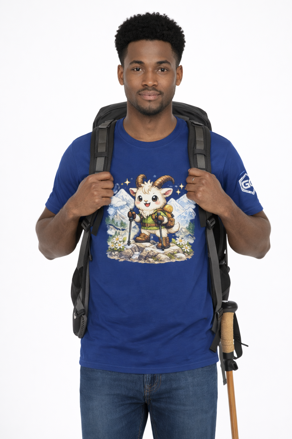 model:8:m | Bergziege T-Shirt – Modelfoto in Royalblau – Mann