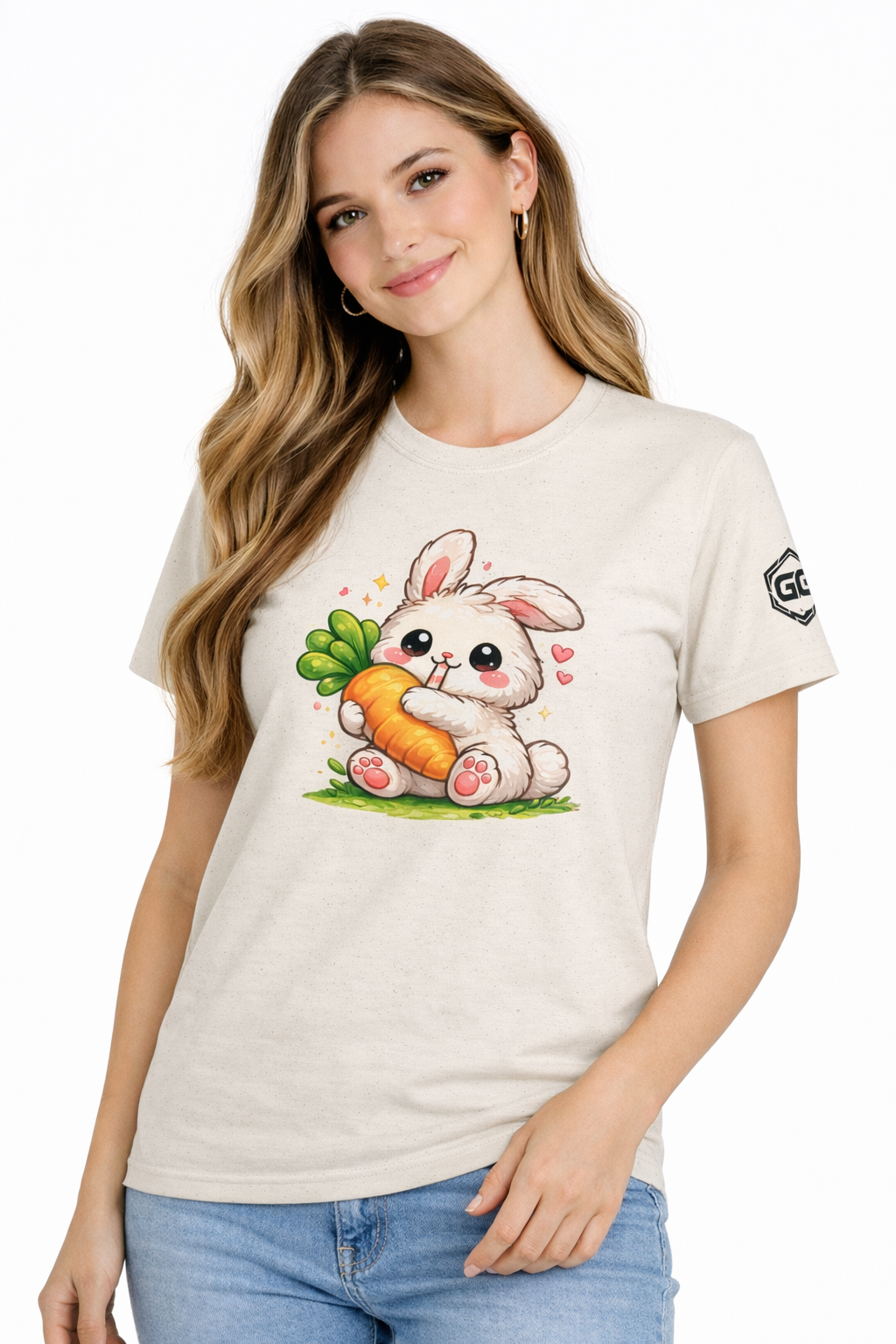 model:4:f | Bunny & Carrot T-Shirt – Modelfoto in Natur – Frau