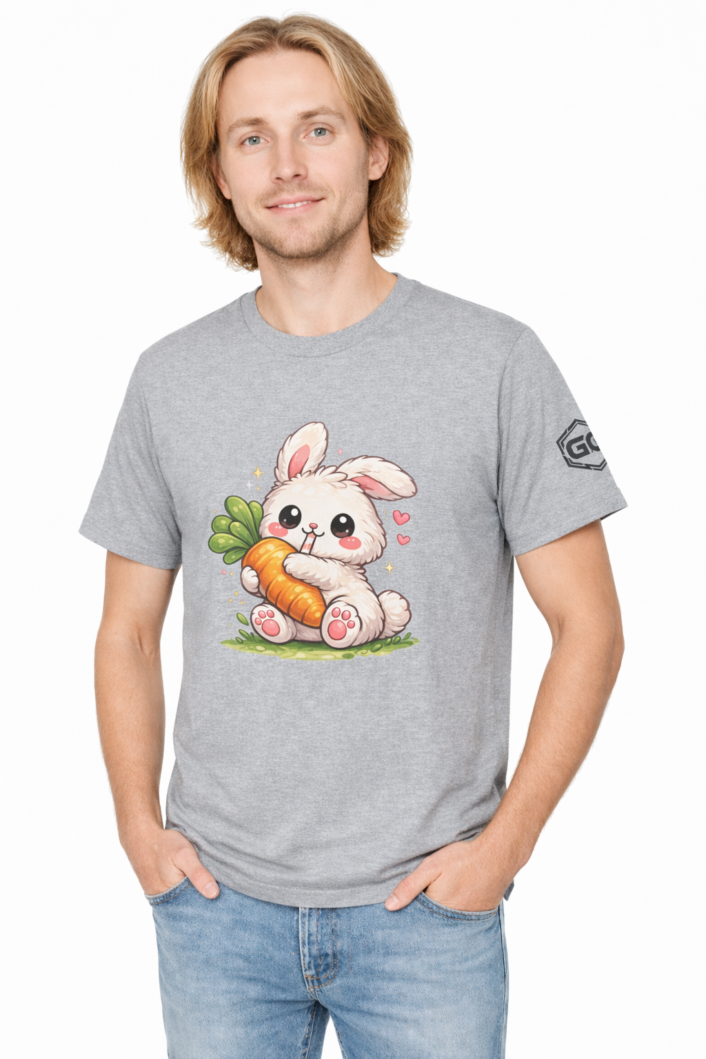 model:2:m | Bunny & Carrot T-Shirt – Modelfoto in Sportgrau – Mann