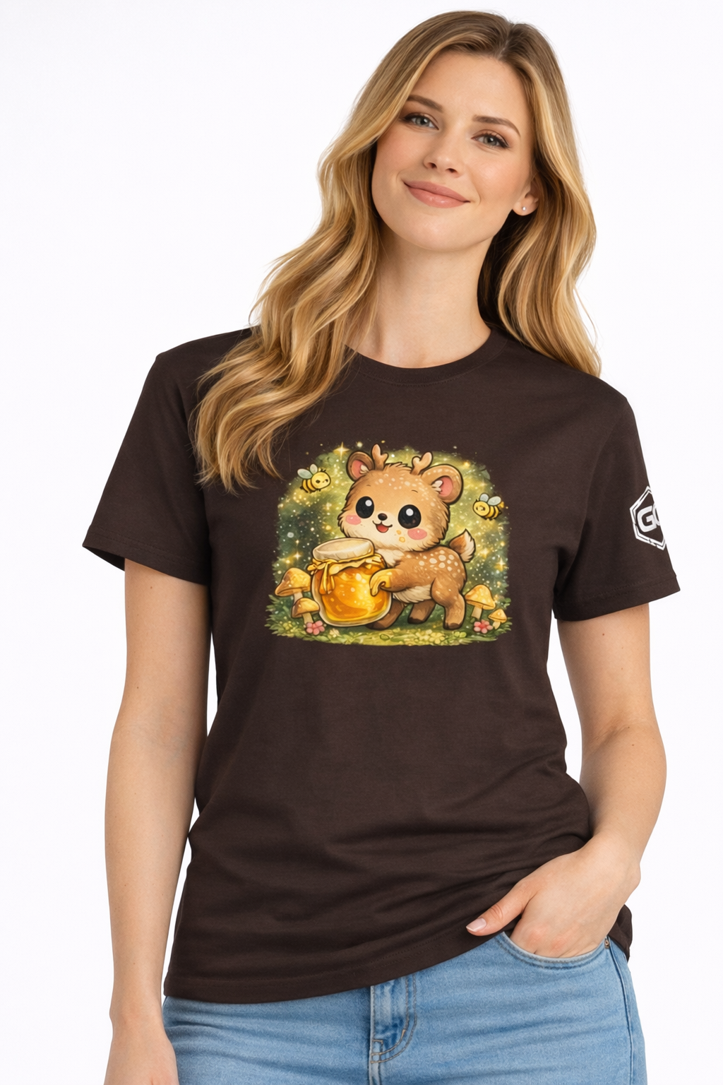 model:3:f | Deer in the Forest T-Shirt – Modelfoto in Dunkelbraun – Frau