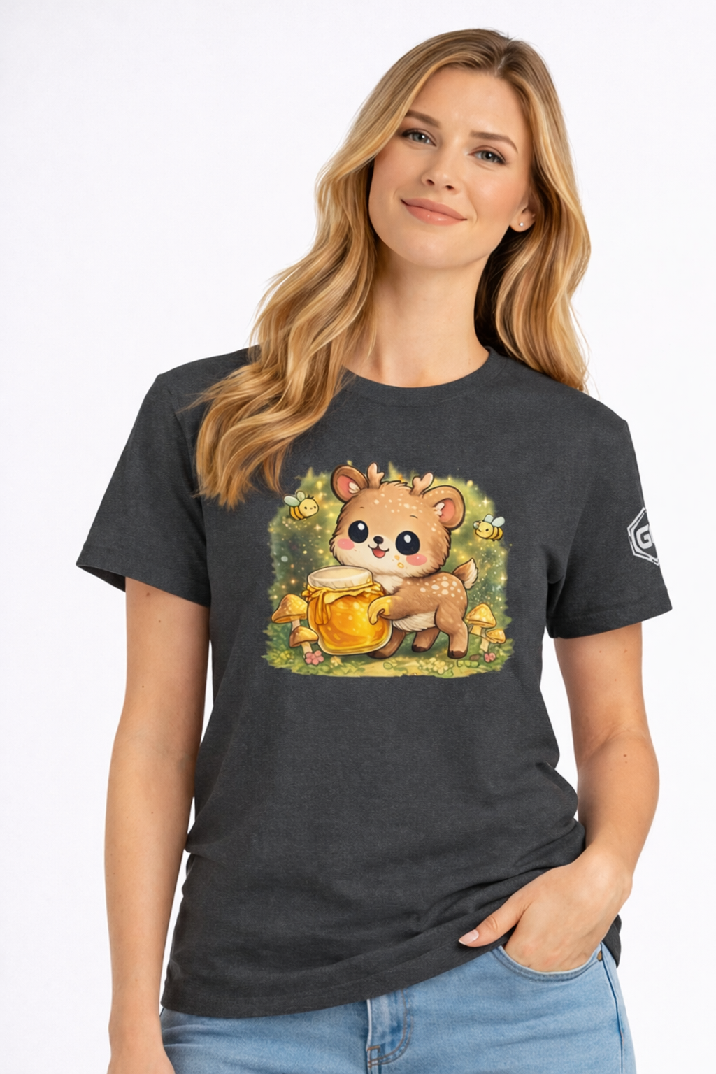 model:6:f | Deer in the Forest T-Shirt – Modelfoto in Dunkelmeliert – Frau