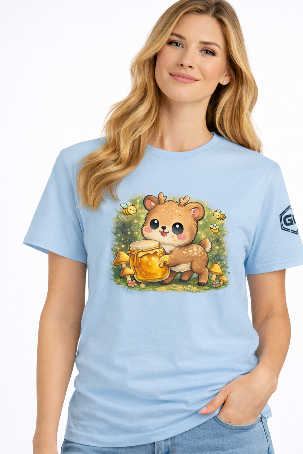 model:7:f | Deer in the Forest T-Shirt – Modelfoto in Hellblau – Frau