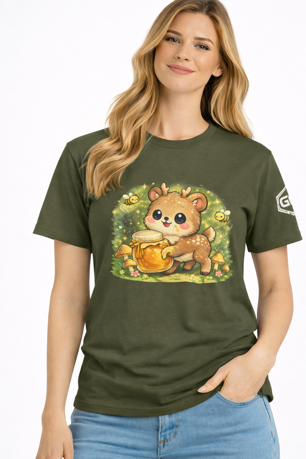 model:5:f | Deer in the Forest T-Shirt – Modelfoto in Militärgrün – Frau