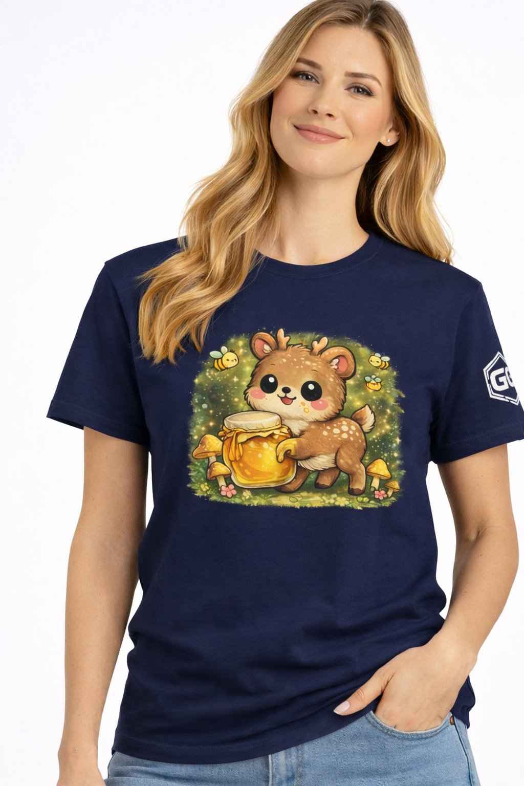 model:9:f | Deer in the Forest T-Shirt – Modelfoto in Navy – Frau