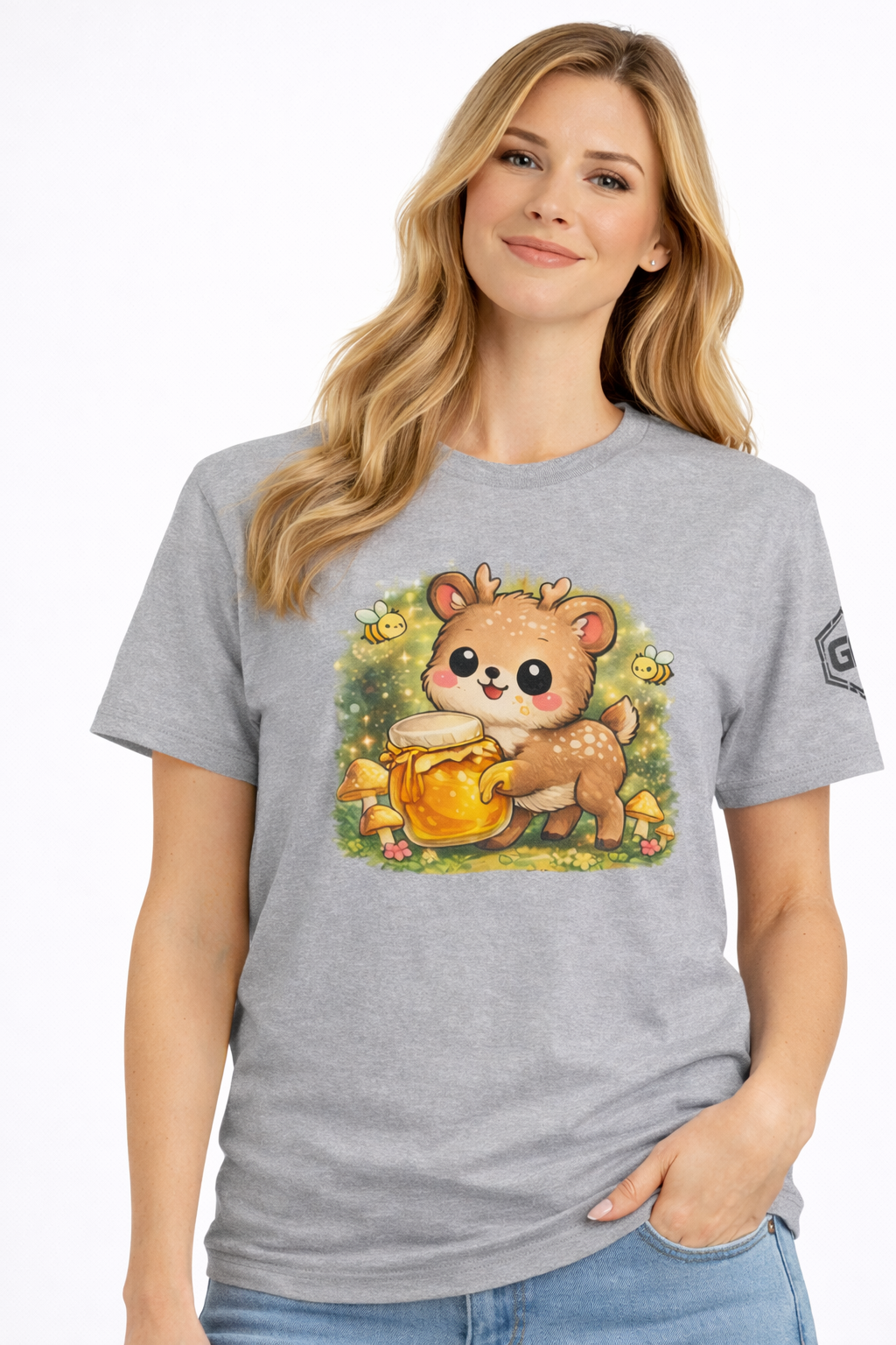 model:2:f | Deer in the Forest T-Shirt – Modelfoto in Sportgrau – Frau