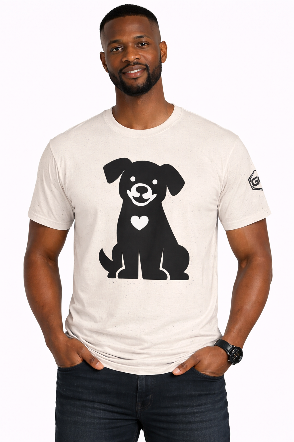 model:4:m | Hund umarmt Herz – Unisex T-Shirt – Modelfoto in Natur – Mann