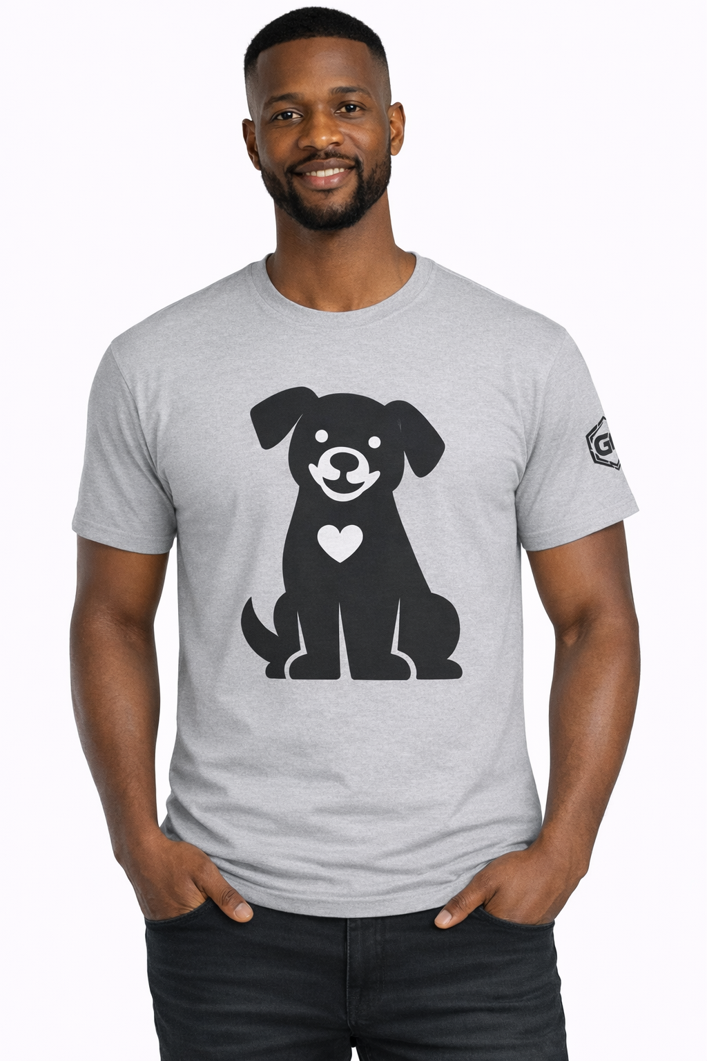 model:2:m | Hund umarmt Herz – Unisex T-Shirt – Modelfoto in Sportgrau – Mann