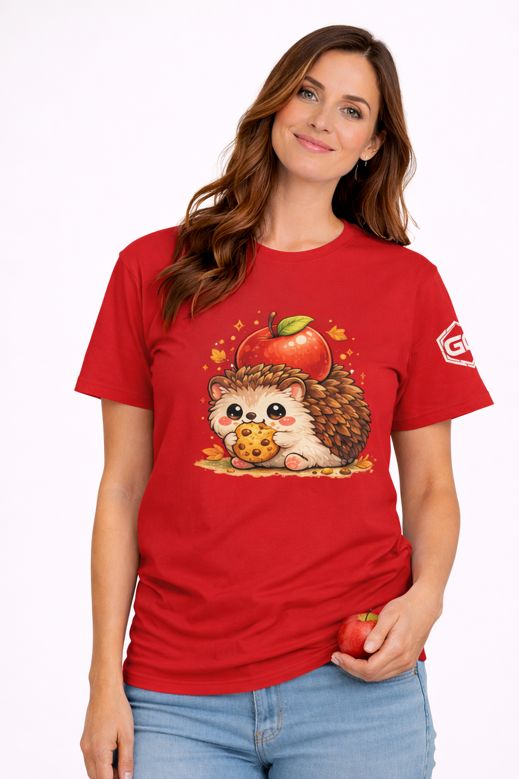 model:10:f | Hedgehog & Apple T-Shirt – Modelfoto in Rot – Frau