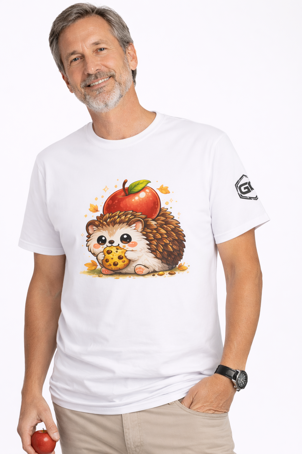 model:0:m | Hedgehog & Apple T-Shirt – Modelfoto in Weiß – Mann