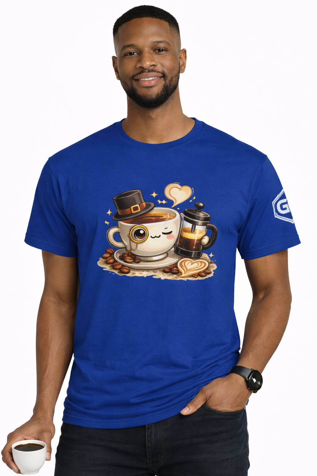 model:8:m | Kaffee-Snob T-Shirt – Modelfoto in Royalblau – Mann