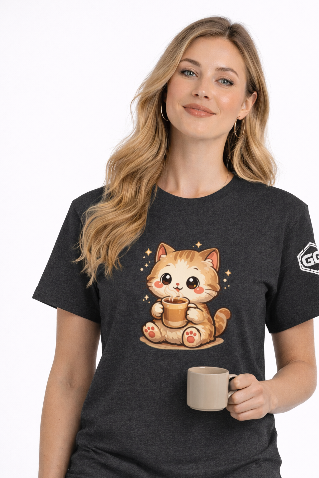 model:6:f | Katze & Kaffee – Lustiges Katzen T-Shirt – Modelfoto in Dunkelmeliert – Frau