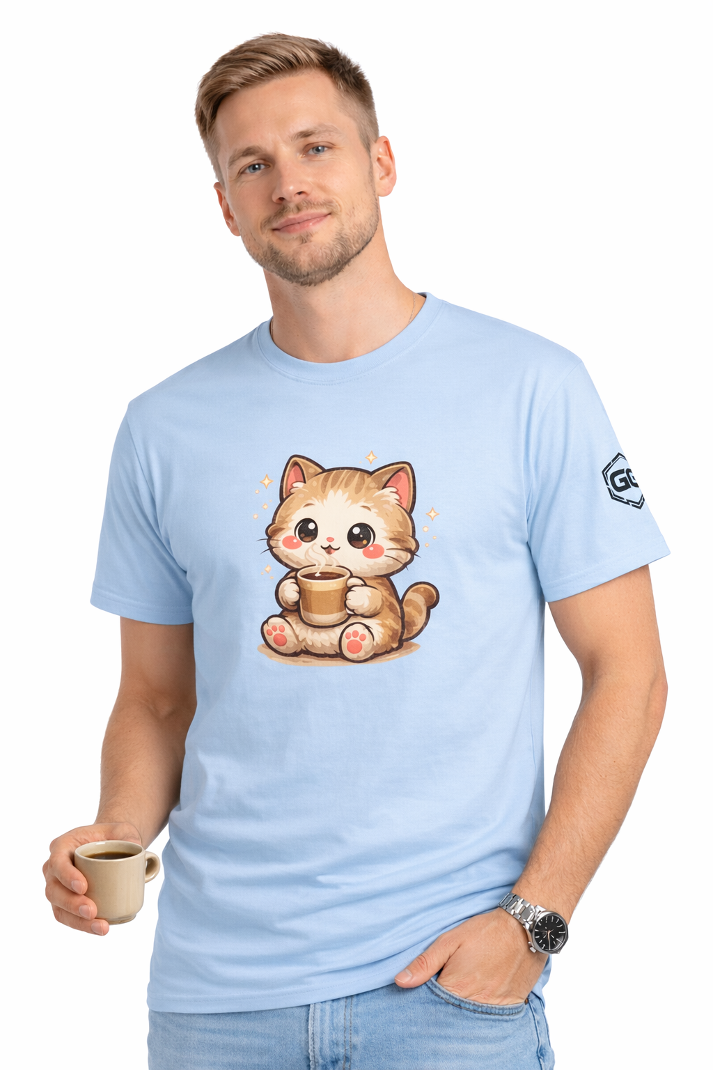 model:7:m | Katze & Kaffee – Lustiges Katzen T-Shirt – Modelfoto in Hellblau – Mann