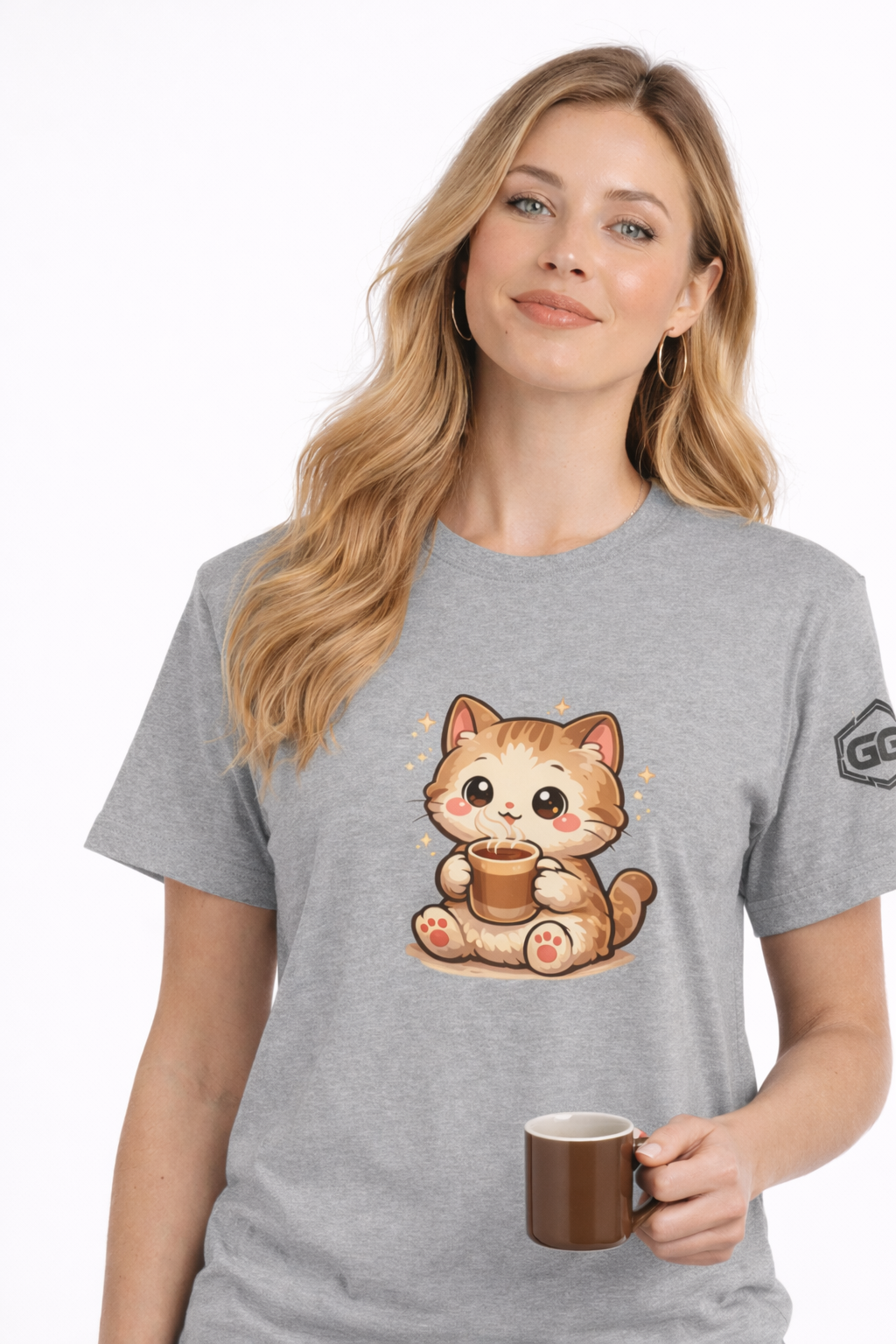 model:2:f | Katze & Kaffee – Lustiges Katzen T-Shirt – Modelfoto in Sportgrau – Frau