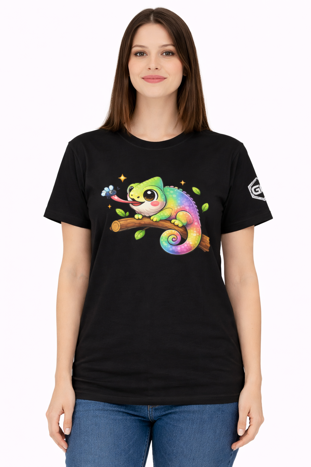 model:1:f | Kawaii Chameleon T-Shirt – Modelfoto in Schwarz – Frau