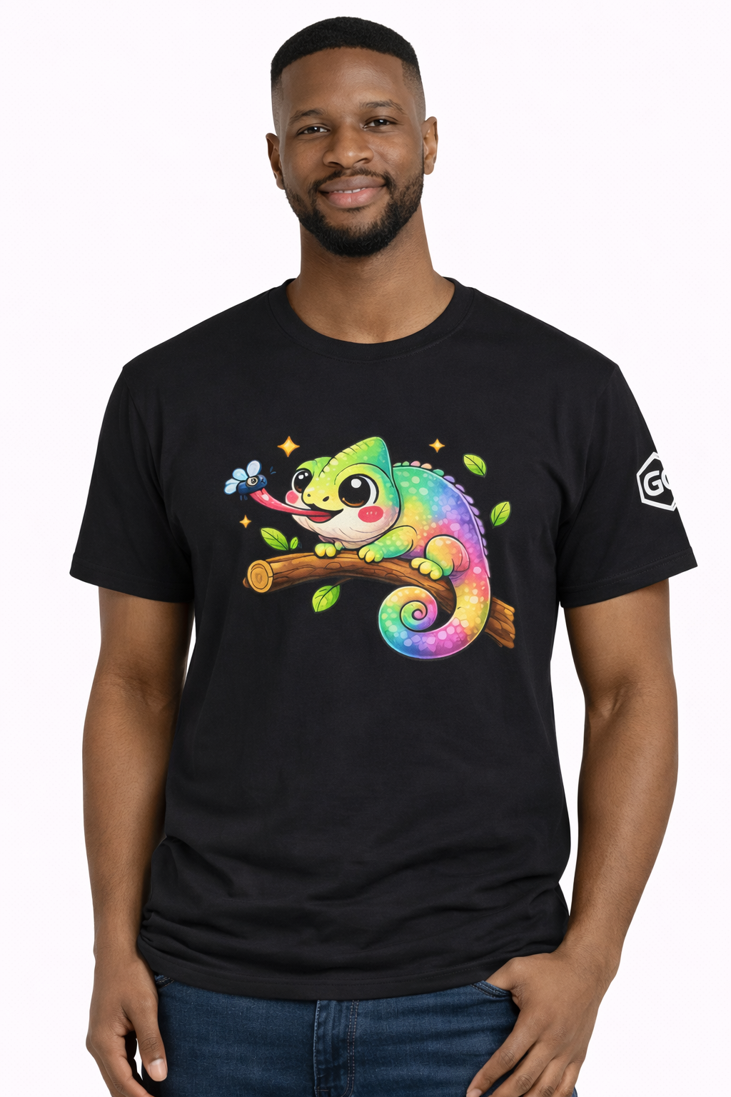model:1:m | Kawaii Chameleon T-Shirt – Modelfoto in Schwarz – Mann