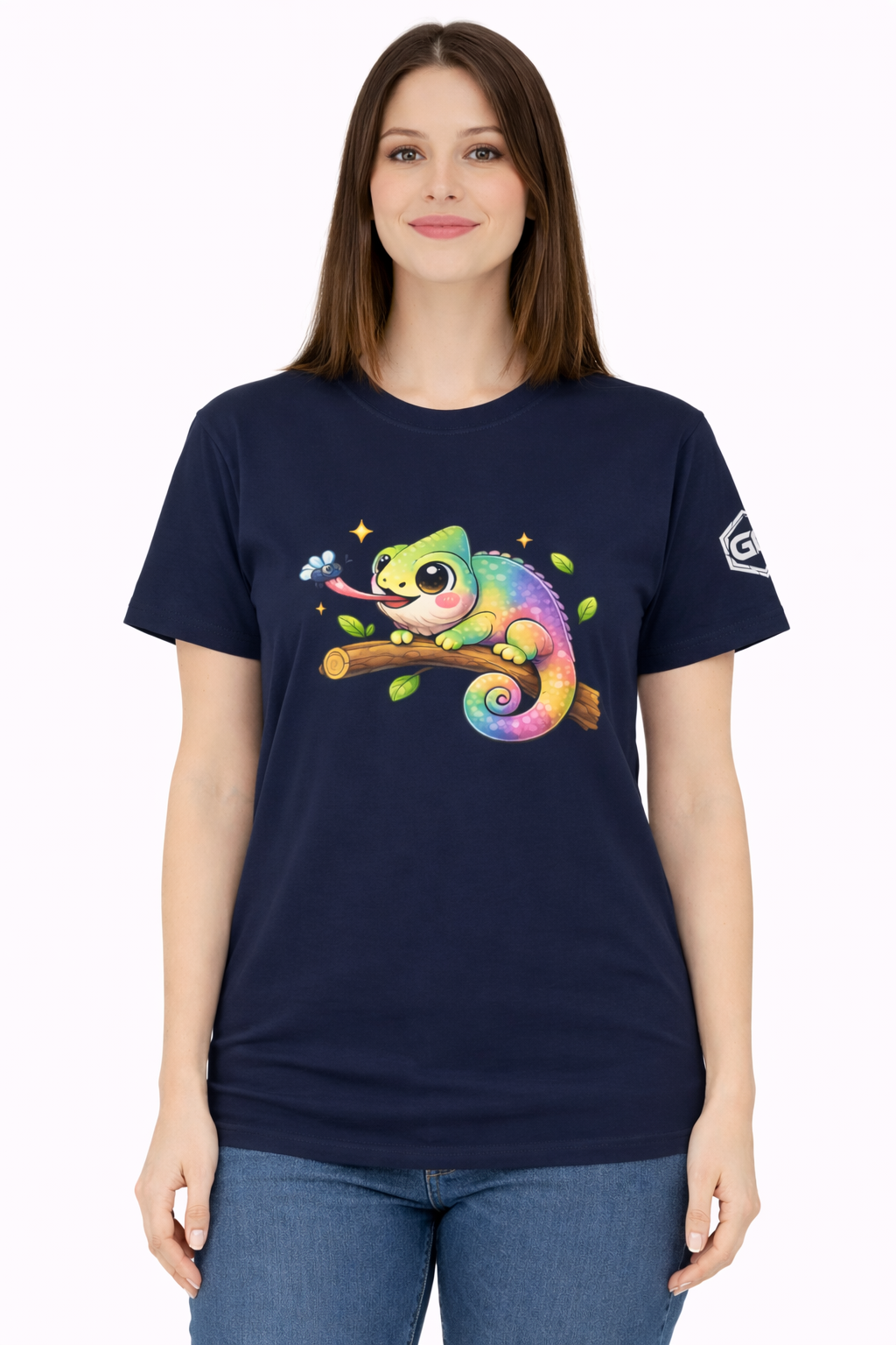 model:9:f | Kawaii Chameleon T-Shirt – Modelfoto in Navy – Frau