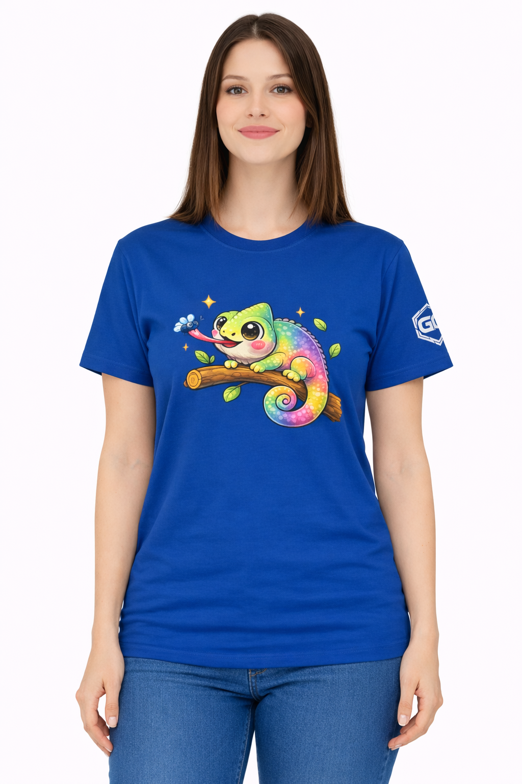 model:8:f | Kawaii Chameleon T-Shirt – Modelfoto in Royalblau – Frau