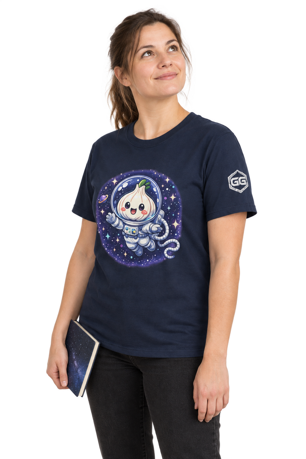 model:9:f | Knoblauch Astronaut T-Shirt – Model photo in Navy – Woman