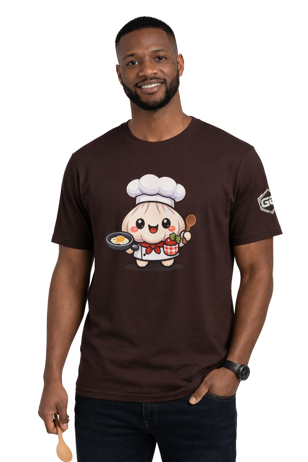 model:3:m | Garlic Chef T-Shirt – Modelfoto in Dunkelbraun – Mann