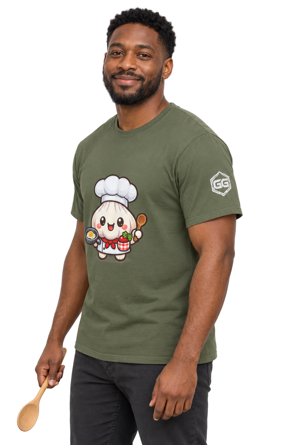model:5:m | Garlic Chef T-Shirt – Modelfoto in Militärgrün – Mann