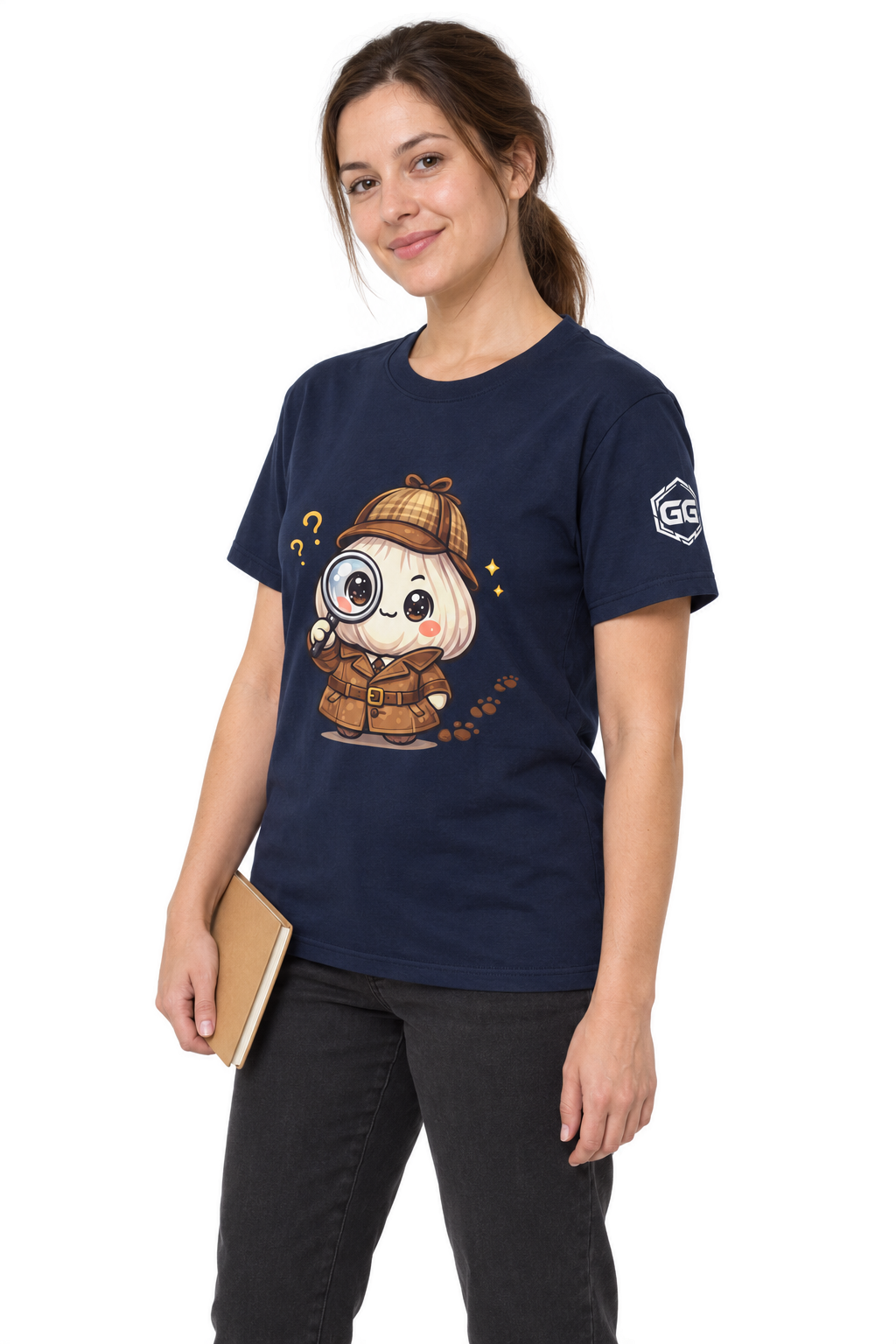 model:9:f | Garlic Detective T-Shirt – Modelfoto in Navy – Frau