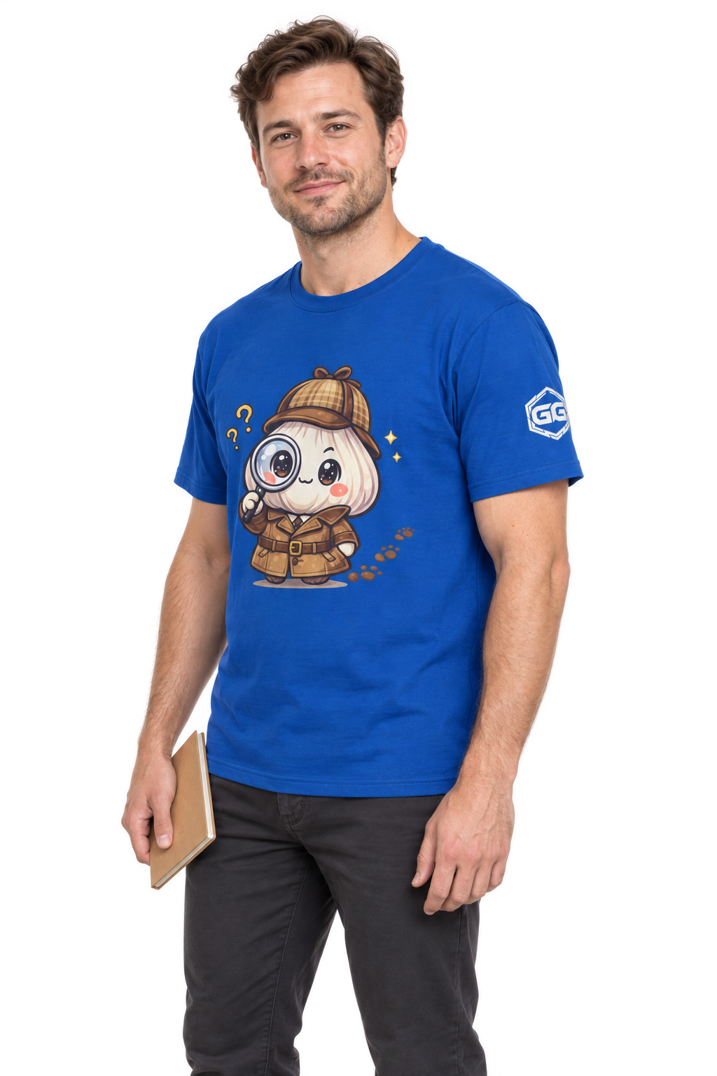 model:8:m | Garlic Detective T-Shirt – Modelfoto in Royalblau – Mann