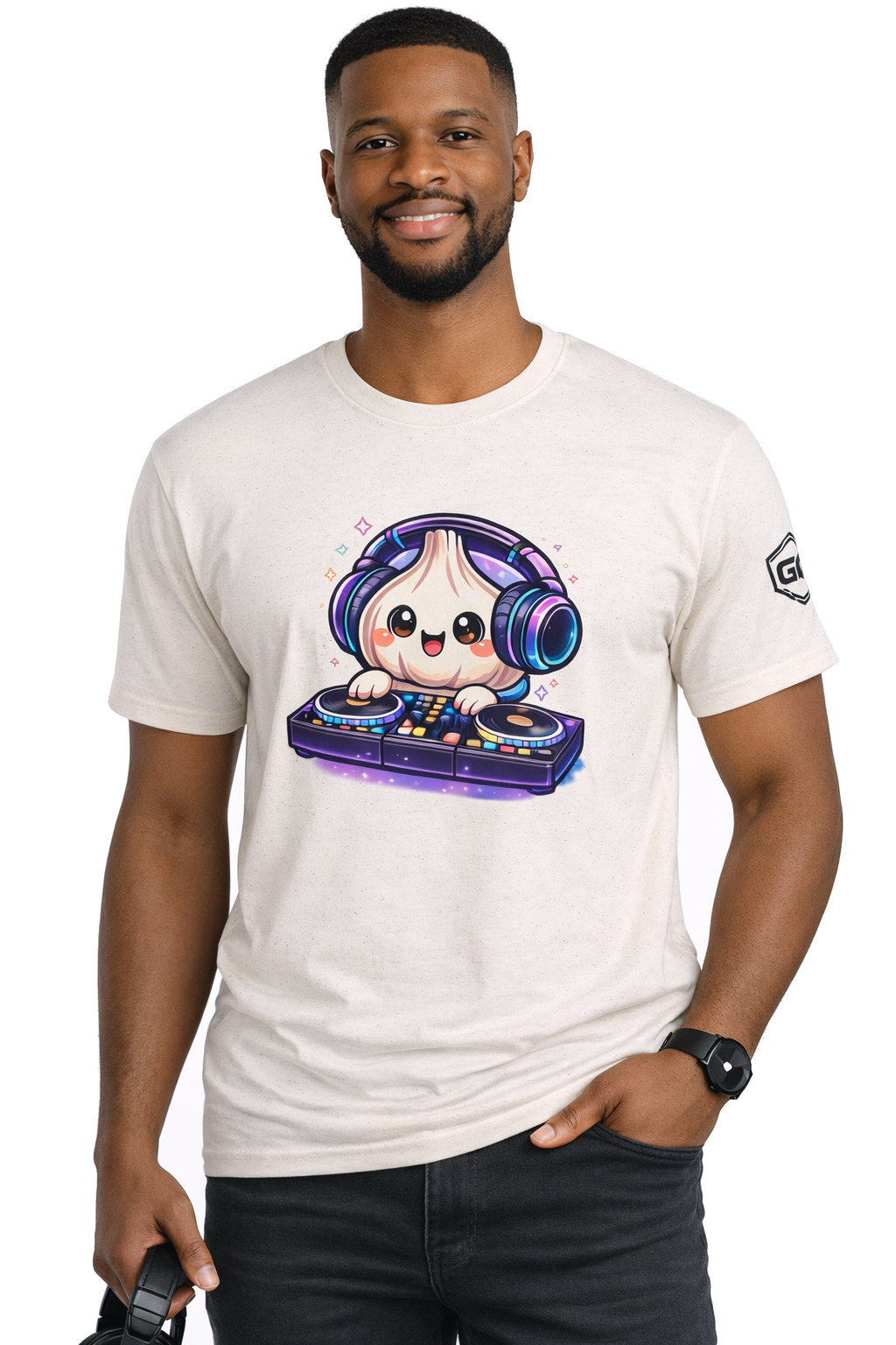 model:4:m | Garlic DJ T-Shirt – Modelfoto in Natur – Mann