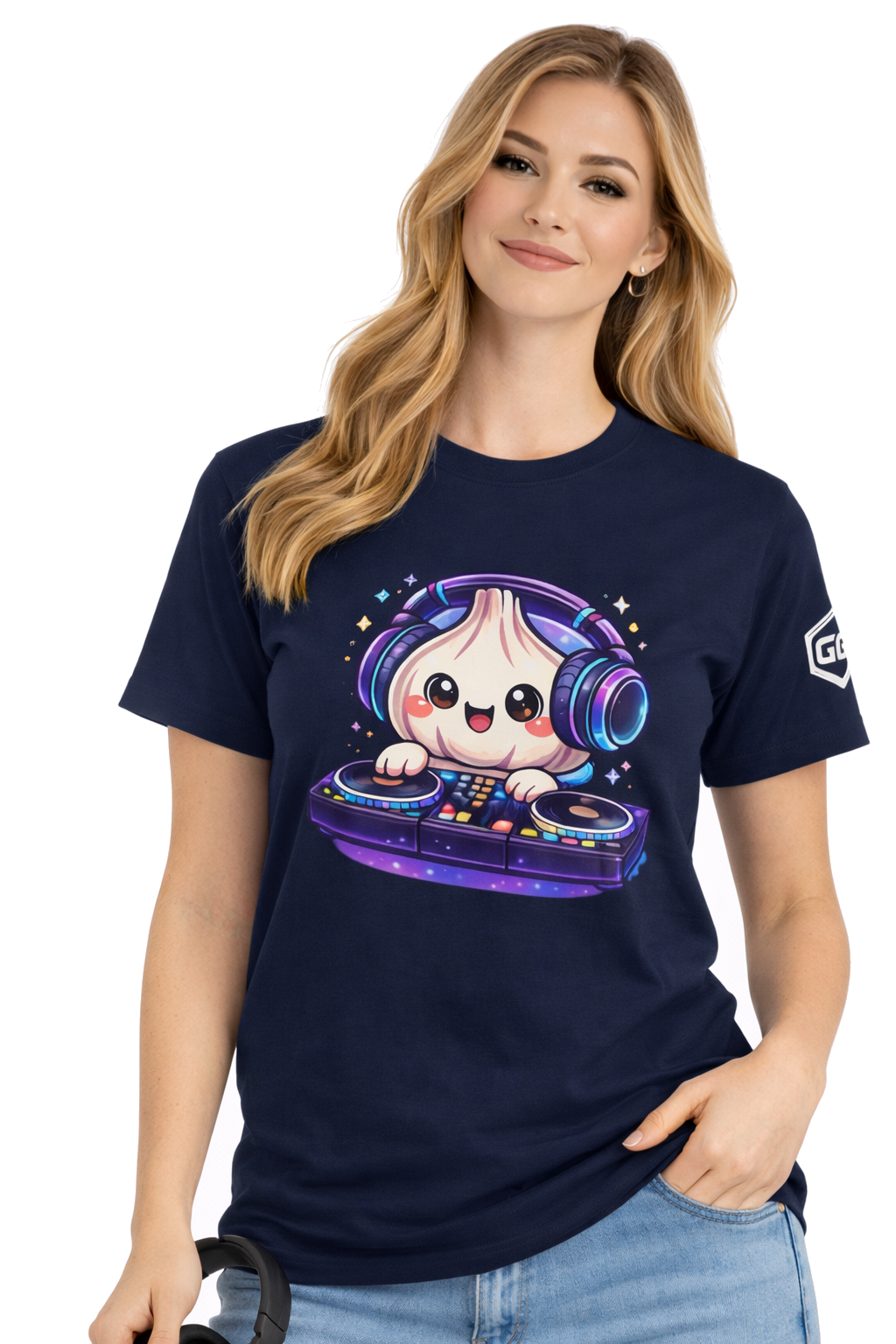 model:9:f | Garlic DJ T-Shirt – Modelfoto in Navy – Frau