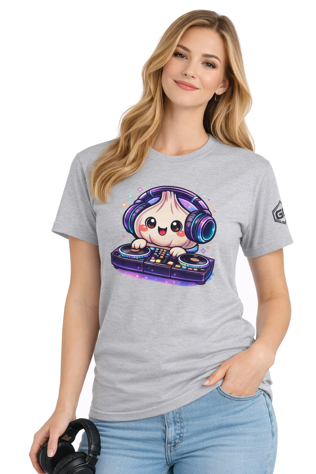 model:2:f | Garlic DJ T-Shirt – Modelfoto in Sportgrau – Frau