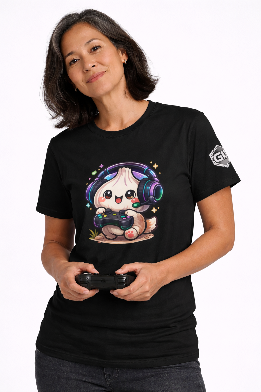 model:1:f | Knoblauch Gamer – Lustiges Gaming T-Shirt – Modelfoto in Schwarz – Frau