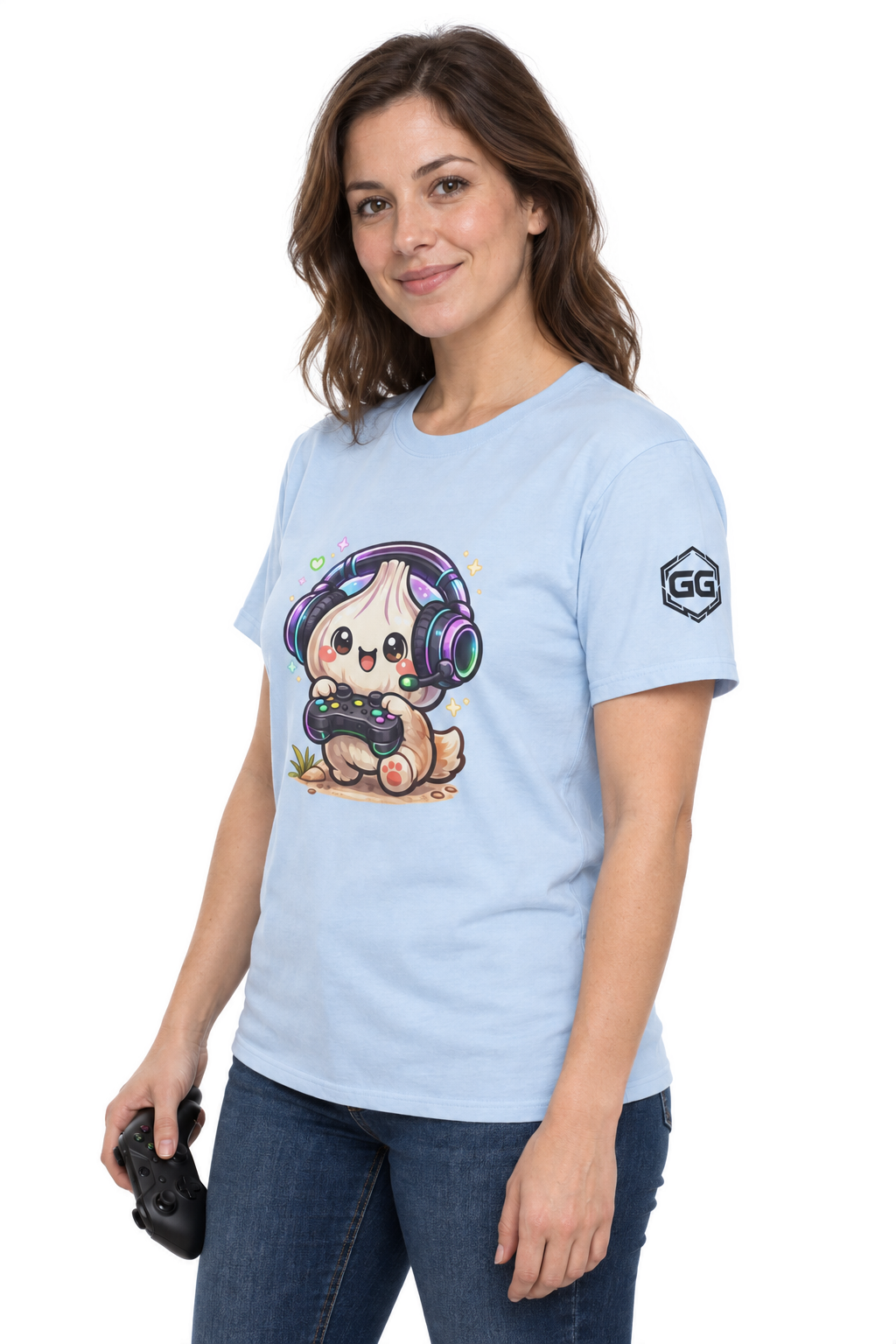 model:7:f | Knoblauch Gamer – Lustiges Gaming T-Shirt – Modelfoto in Hellblau – Frau