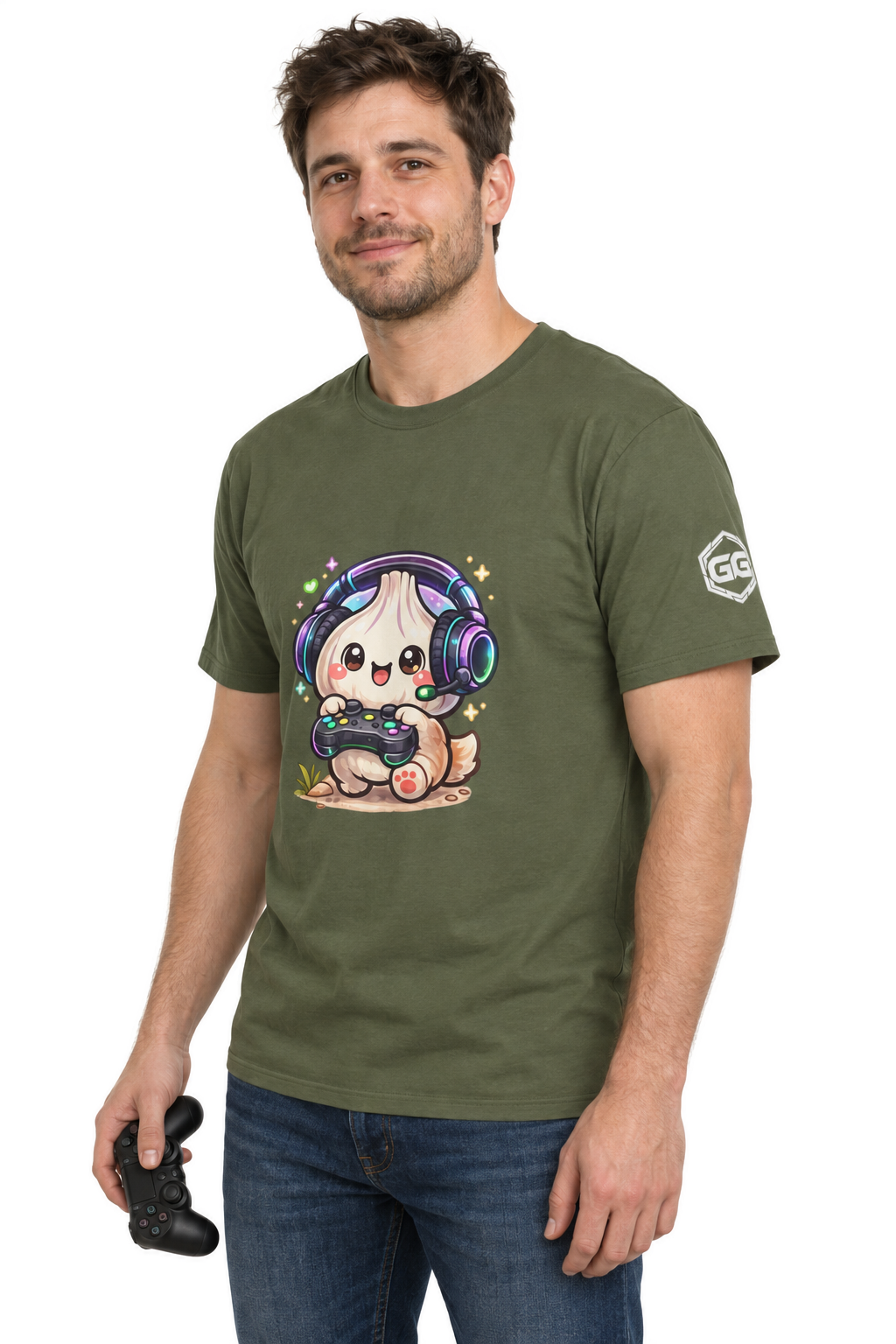 model:5:m | Knoblauch Gamer – Lustiges Gaming T-Shirt – Modelfoto in Militärgrün – Mann