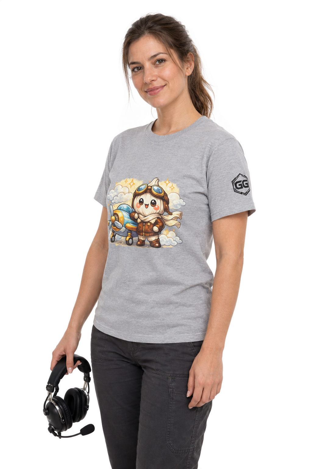 model:2:f | Knoblauch Pilot T-Shirt – Modelfoto in Sportgrau – Frau