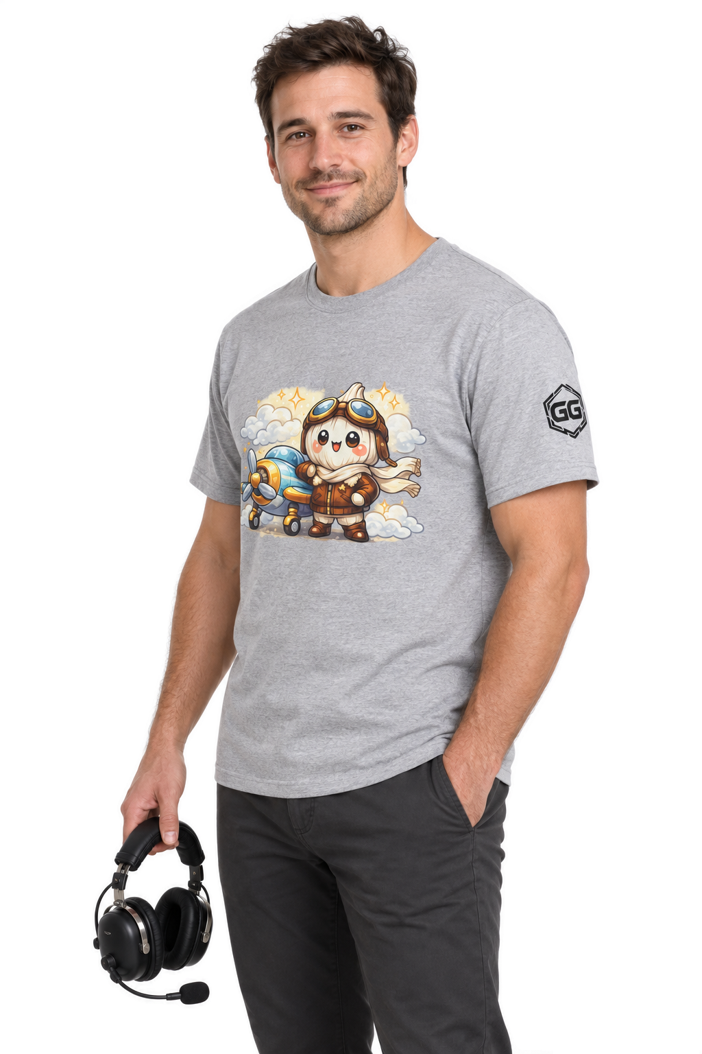 model:2:m | Knoblauch Pilot T-Shirt – Modelfoto in Sportgrau – Mann