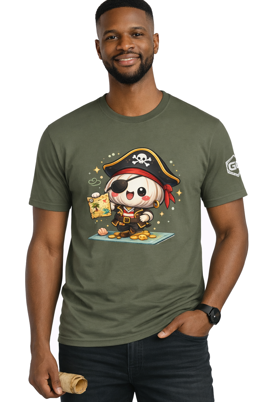 model:5:m | Garlic Pirate T-Shirt – Modelfoto in Militärgrün – Mann