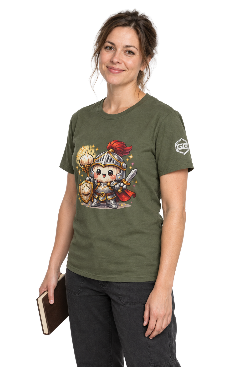 model:5:f | Knoblauch Ritter T-Shirt – Modelfoto in Militärgrün – Frau