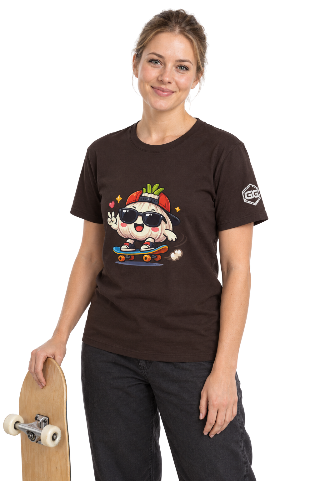 model:3:f | Knoblauch Skater T-Shirt – Modelfoto in Dunkelbraun – Frau