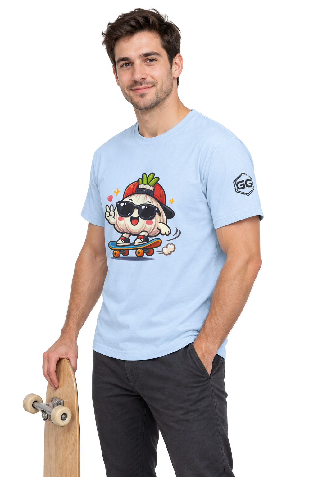 model:7:m | Knoblauch Skater T-Shirt – Modelfoto in Hellblau – Mann