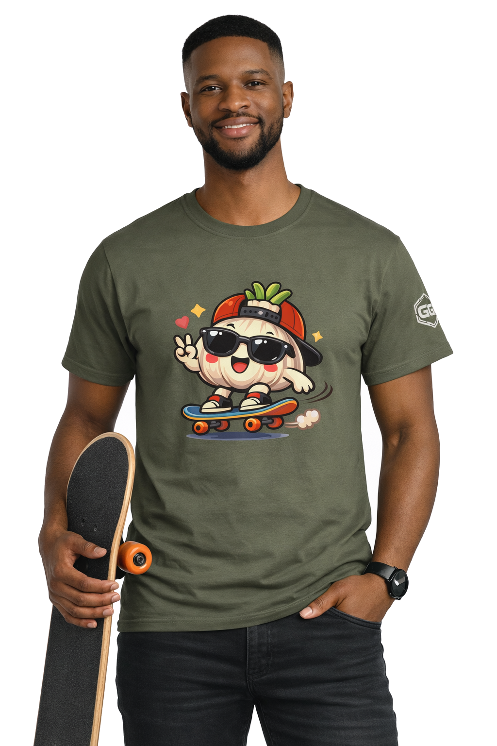 model:5:m | Knoblauch Skater T-Shirt – Modelfoto in Militärgrün – Mann