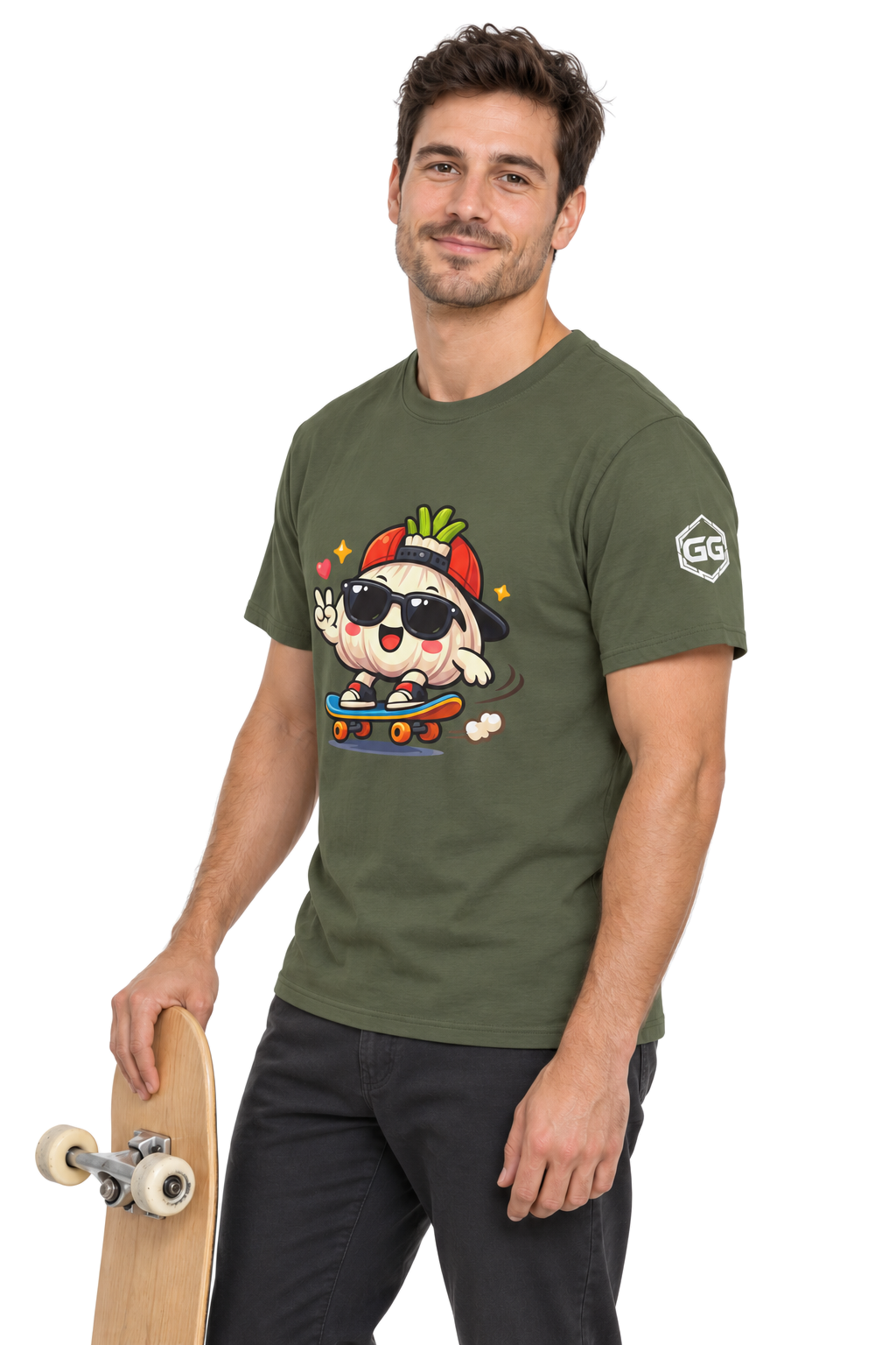 model:5:m | Knoblauch Skater T-Shirt – Modelfoto in Militärgrün – Mann